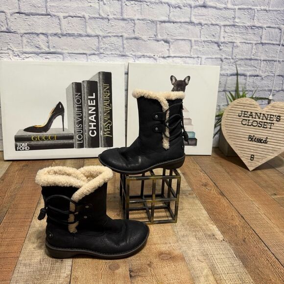 UGG Women's 1007760 Akadia Stout / Black Winter Booties Lace Up Boots Leather 7 - Picture 2 of 11